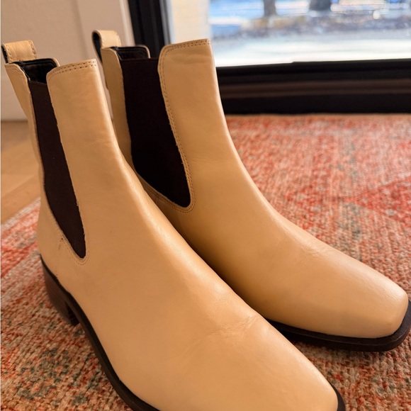 Sam Edelman Women’s Cream and Black Chelsea Boots - Picture 1 of 6